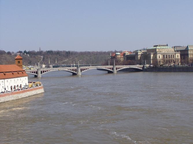 prague20060408_charles_bridge021.jpg