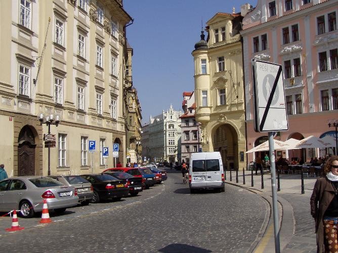 prague20060408_square043.jpg