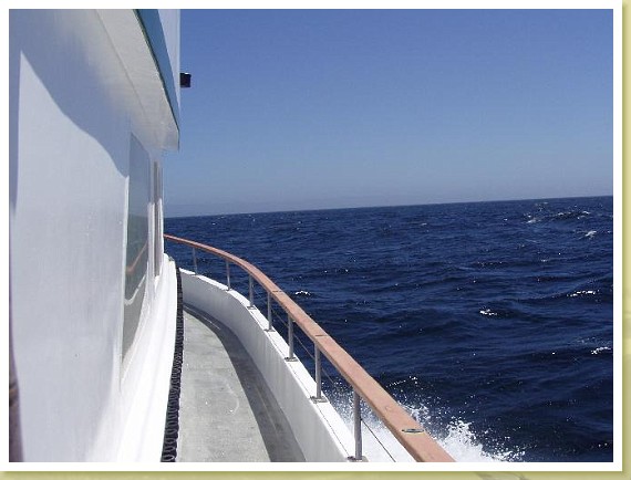 012_boat_waves.jpg